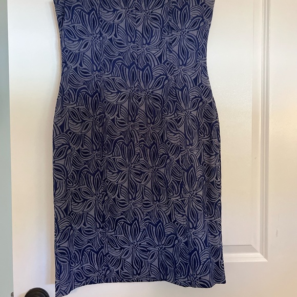 Tommy Hilfiger size 6 - Picture 2 of 3